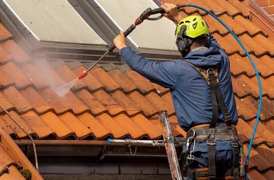 Démoussage et hydrofuge de toiture à Drap